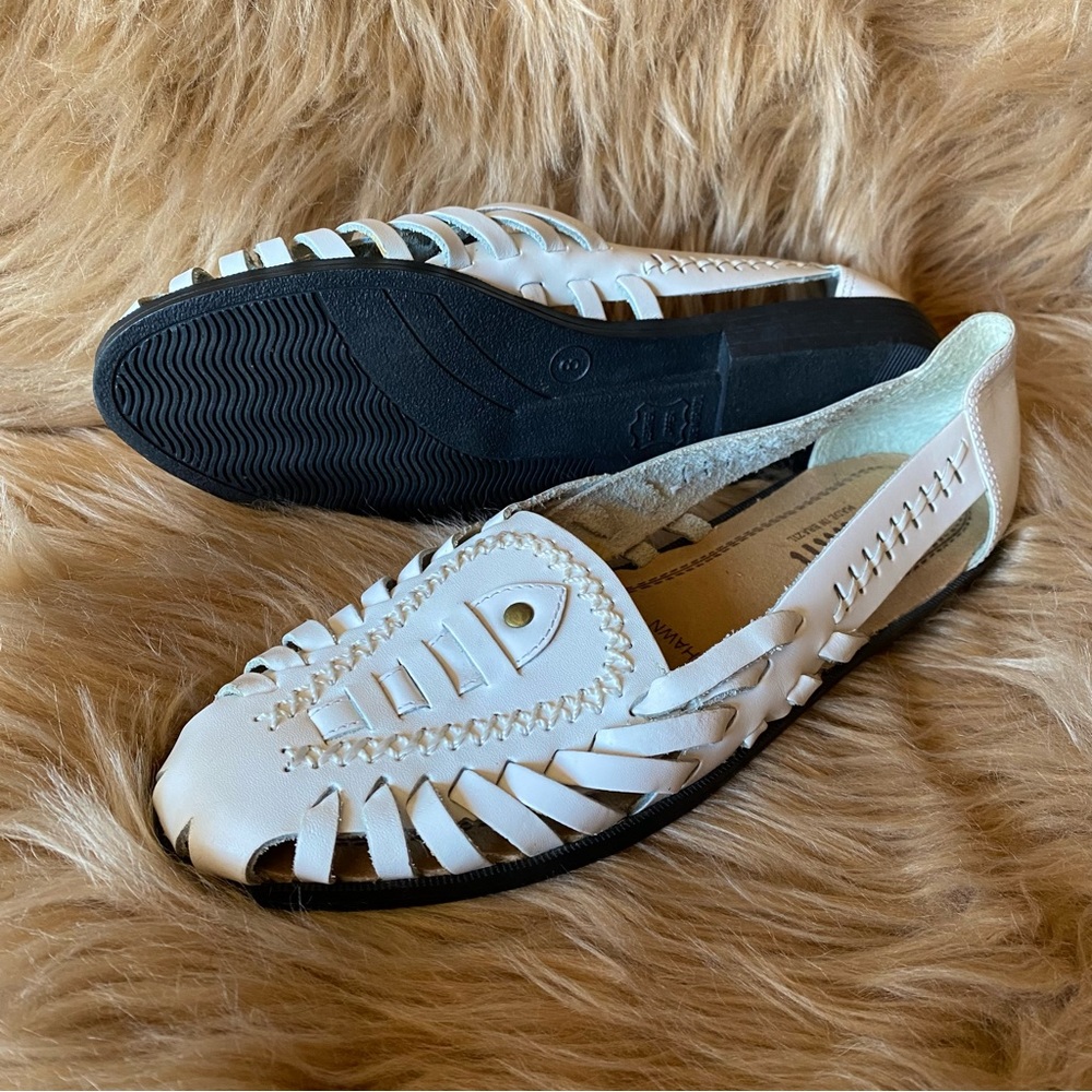 Vintage Judith White Leather Huaraches Sandals Flats Slip Ons